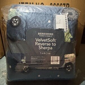 Berkshire VelvetSoft Sherpa Throw - Blue and Cream